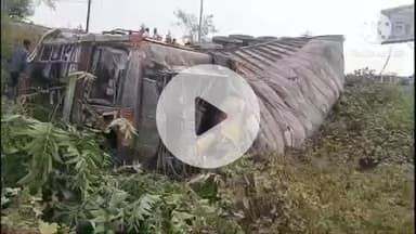 खुरई: बाईपास रोड के जगदीशपुरा चौराहे पर लोडिंग वाहन और सीमेंट ट्रक की टक्कर, लोडिंग वाहन चालक घायल, भोपाल रेफर