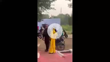 झांसी: सदर बाजार थाना क्षेत्र के बंगला नंबर 66 में हुई मारपीट का वीडियो हुआ वायरल