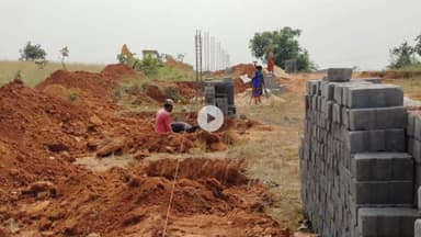 गिरिडीह: जरीडीह में जेसी बोस यूनिवर्सिटी के इंजीनियरिंग कॉलेज की बाउंड्री वॉल का निर्माण कार्य शुरू