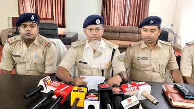 धनबाद/केंदुआडीह: धनबाद पुलिस ने डकैती की साजिश का किया खुलासा, बैंक मोड़ थाना में डीएसपी ने की प्रेस वार्ता