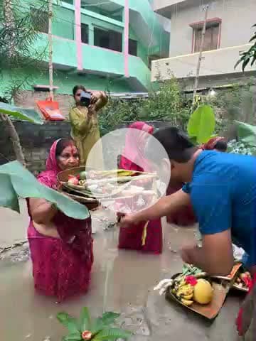 ब्रह्मर्षि चेतना मंच प्रवक्ता एडवोकेट प्रणव कुमार ने लोक अस्था एवं सूर्य उपासना के पर्व छठ महापर्व के पावन मौके पर चौथे दिन उदयगामि भगवान भास्कर को अर्ध्य अर्पित किया