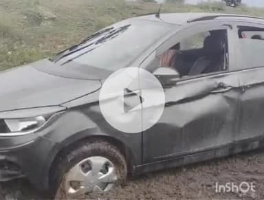 बारां: चुनाव प्रशिक्षण के लिए बारां आ रही कार अटरू के पास पलटी, 5 अध्यापक घायल, बारां के निजी अस्पताल में कराया भर्ती