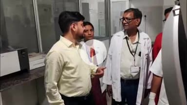 धनबाद/केंदुआडीह: धनबाद के उपायुक्त आदित्य रंजन ने एसएनएमएमसीएच के ब्लड बैंक का किया निरीक्षण