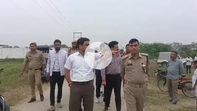 रामपुर: ताशका के जंगल में अवैध प्लाटिंग करने वालों पर प्रशासन ने कसा शिकंजा, कई मकान JCB से किए जमीदोज, डीएम और एसपी मौके पर