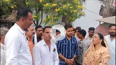 खंडवा नगर: किसानों ने विधायक छाया मोरे को गौरी सभागृह में रोका, डेम से पानी न मिलने की शिकायत की