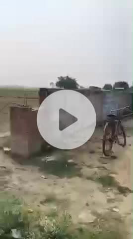 जौनपुर: 🏚️ ग्राम पंचायत निकरोजपुर: एक साल में जर्जर हुआ पंचायत भवन, सरकारी धन का बंदरबांट!