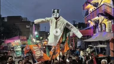 गिरिडीह: चाईबासा लाठीचार्ज के विरोध में गिरिडीह टावर चौक पर भाजपा कार्यकर्ताओं ने मुख्यमंत्री हेमंत सोरेन का पुतला फूंका