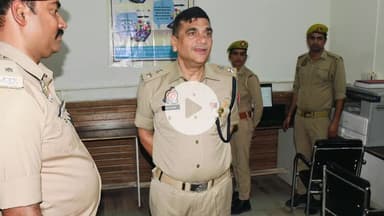 रामपुर: मंगलवार को पुलिस अधीक्षक विद्यासागर मिश्र ने सिविल लाइन थाने का आकस्मिक निरीक्षण किया