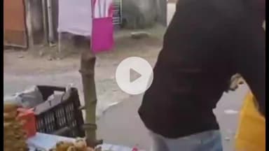 धनबाद/केंदुआडीह: धनबाद में युवाओं ने छठ व्रतियों के बीच विभिन्न जगहों पर फल और अगरबत्ती का वितरण किया