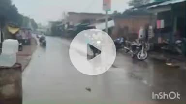 नानपारा: बाबागंज क्षेत्र में बूंदाबांदी से बढ़ी ठंड, रात से मौसम बदला, लोग घरों में दुबके