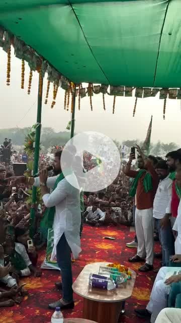 Tejashwi Yadav के मंच पर Khesari Lal Yadav,भीड़ ने तोड़ दिए सब रिकॉर्ड फिर दिया तगड़ा भाषण | Headlines Nation  #TejashwiYadav #KhesariLalYadav #ChapraVidhansabha #biharnewslive #biharnewstoday #BiharNewsHindi #biharelection2025 #biharnewsupdat