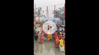 नबीनगर: बड़ेम छठ घाट पर उमड़ा श्रद्धालुओं का जनसैलाब, 2 से 3 लाख श्रद्धालुओं ने उदयमान सूर्य को अर्घ्य देकर मांगी सुख-समृद्धि