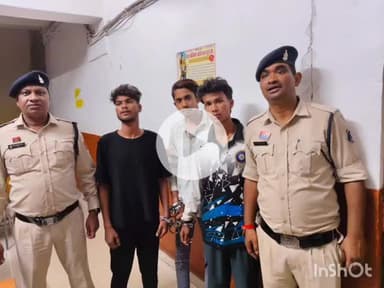 दुर्ग: आर्म्स एक्ट के तहत मिलपारा से 3 आरोपियों को गिरफ्तार किया गया, तलवार और चाकू किया गया जब्त