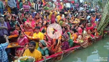 मिर्ज़ापुर: उगते सूर्य को व्रती महिलाओं ने बरियाघाट पर अर्घ्य दिया, घर में सुख-समृद्धि, पुत्र प्राप्ति समेत अन्य मनोकामनाएं मांगी