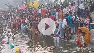 सिसई: सिसई में उगते सूर्य को अर्घ्य के साथ संपन्न हुआ छठ, घाट पर उमड़ा जन सैलाब