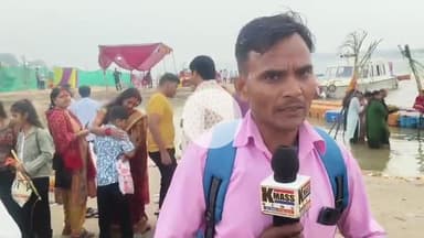 प्रयागराज करछना तहसील अंतर्गत अरैल तट पर महिलाओं ने 3 दिन का व्रत छठी मैया का पूजा पाठ किया सूर्य उदय से पहले सूर्य का