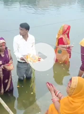 अलवर: अलवर में पूर्वांचल समाज के लोगों ने सूर्य की प्रथम किरण को अर्पित किया आर्ग, छठ महापर्व संपन्न