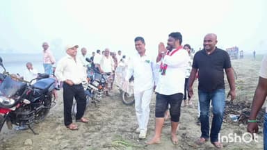 मुंगेर: बरियारपुर प्रखंड के हरिणमार पंचायत स्थित काशी बाबा घाट पर महागठबंधन (राजद) प्रत्याशी अविनाश कुमार विद्यार्थी उर्फ़ मुकेश