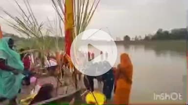 नानपारा: नवाबगंज में छठ महापर्व संपन्न, व्रती महिलाओं ने उगते सूर्य को अर्घ्य देकर तोड़ा उपवास