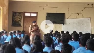 ढीमरखेड़ा: आदर्श विद्यालय रामपुर में थाना प्रभारी ने बच्चों को किया जागरूक, लालच और लॉटरी जैसे झांसे से बचने को कहा
