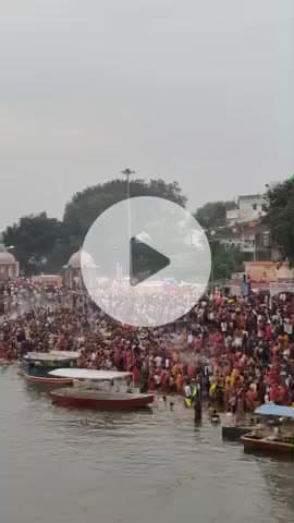 जौनपुर: जौनपुर में उगते सूर्य को अर्घ्य देकर छठ महापर्व संपन्न, बादलों के कारण भगवान भास्कर के दर्शन नहीं हो सके