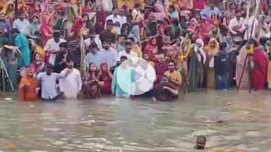 बदलापुर: भलुवाही वार्ड नंबर 5 में उगते सूर्य को आहुर्ति देकर छठ महापर्व का समापन