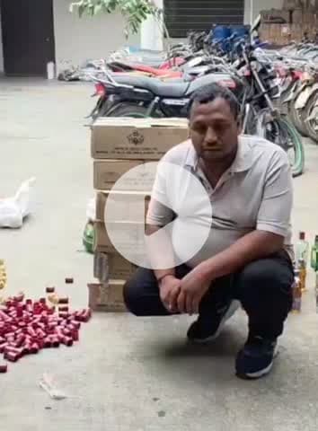 अलवर: आबकारी पुलिस ने नयाबास के पास मकान में दी दबिश, सस्ती शराब में महंगी शराब मिलाकर बेचने के आरोपी को पकड़ा