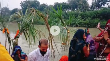 मिर्ज़ापुर: जिगना के सिहावल गंगा घाट पर धूमधाम से मनाया गया छठ महापर्व, महिलाओं ने उगते सूर्य को अर्घ्य देकर तोड़ा व्रत