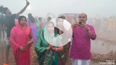 देवघर: पूर्व विधायक नारायण दास ने सपरिवार नवाडीह छठ घाट पर उगते सूर्य को दिया अर्घ्य