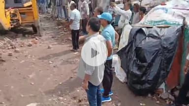 सागर नगर: राहतगढ़ बस स्टैंड ब्रिज के पास निगम की अवैध अतिक्रमण पर कार्रवाई, चला बुलडोजर