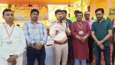 कटिहार: विजय बाबू पोखर पर आकर्षक छठ घाट बनाने वाले लोग पुरस्कृत, थाना अध्यक्ष ने दिया पुरस्कार