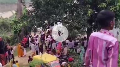 फरेंदा: भैसहिया में श्री श्री शत चण्डी महायज्ञ की भव्य कलश यात्रा निकली