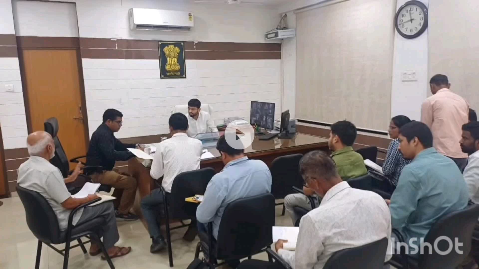ડોલવણ: ડોલવણ મામલતદાર કચેરી ખાતે કલેકટરની હાજરીમાં સ્વાગત કાર્યક્રમ યોજાયો.