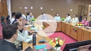 झांसी: डीएम ने ट्रैक्टर ट्राली में सवारियां भरकर ले जाने वालों पर सख्त कार्रवाई के निर्देश दिए