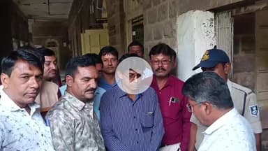 खंडवा नगर: खंडवा कलेक्ट्रेट में जन स्वास्थ्य रक्षकों की गुहार, 29 साल से सेवा दे रहे ग्रामीण डॉक्टर बोले- अब नए प्रशिक्षण का समय है