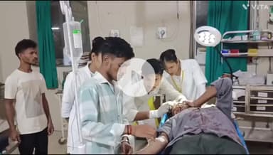 बांसवाड़ा: सवनीया गांव में बारिश के बाद पेड़ जड़ से उखड़कर सड़क पर झुक गया, बाइक सवार युवक को लगी चोट, एमजीएच में उपचार जारी