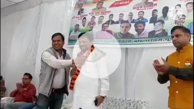 खुरई: पश्चिम मध्य रेलवे मजदूर संघ के राष्ट्रीय महामंत्री पहुंचे खुरई, बंद ओवरब्रिज खुलवाने के लिए अधिकारियों से की बात