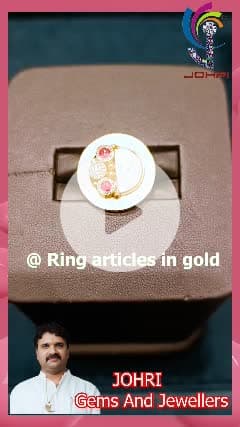 इस Shaadi Season Johri Gems & Jewellers लाया है Kundan & Fancy Rings का Royal Collection 💫 – Light Weight, Stylish aur Traditional Look ka Perfect Mix!
📍 Address - Gma Plaza Opp.New Cloth Market