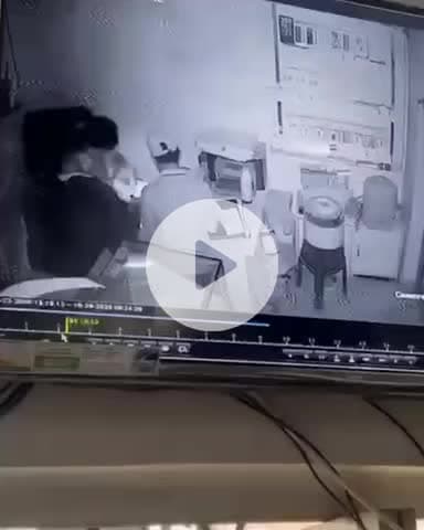 कानपुर: बिठूर के मधना में चोरों ने शटर तोड़कर लाखों की चोरी की, सीसीटीवी फुटेज आया सामने