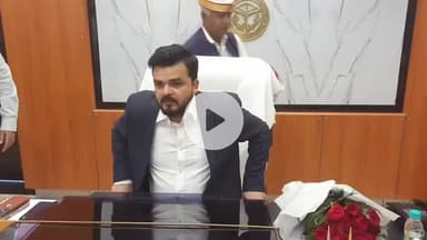 रामपुर: नए जिला अधिकारी अजय कुमार द्विवेदी ने कलेक्ट्रेट स्थित कार्यालय पहुँचकर कार्यभार संभाला, उनका स्वागत किया गया