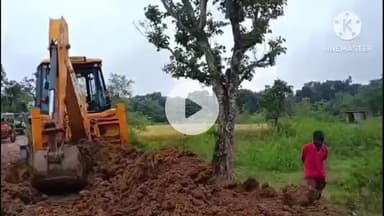 घाघरा: नवाडीह गांव के ग्रामीणों ने श्रमदान और आर्थिक सहयोग से किया सड़क निर्माण कार्य