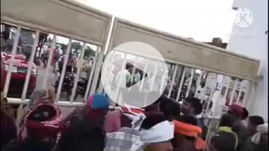 खुरई: कृषि उपज मंडी में खाद न मिलने से किसानों का हंगामा, मंडी गेट बंद कर प्रदर्शन, अधिकारी नहीं पहुंचे