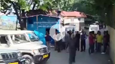 देहरादून: टैक्स यूनियन के चक्का जाम से दून में यात्री परेशान, परिवहन व्यवस्था हुई ठप