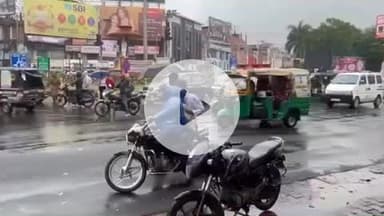 झांसी: झांसी में मोन्था तूफान का असर, गुरुवार सुबह से तेज बारिश ने बढ़ाई ठंडक और फसलों को पहुंचाया नुकसान