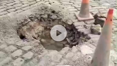 कनवास: दरा में अमझार नदी की रियासतकालीन पुलिया का एक हिस्सा भारी वाहनों के दबाव में धंसा, पुलिस ने वाहनों को किया डायवर्ड