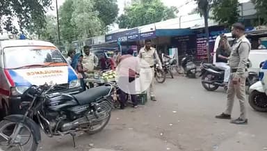 📍कटनी शहर में #नो_एंट्री में बड़े बड़े ट्रक आ सकते हैं?? लेकिन रोड किनारे सब्जी बेचने वाले व्यपार नहीं कर सकते??
 #नगर_निगम कटनी में आम जनता के सेवक बनने वाले कहा है अगर यह अतिक्रमण है तो उचित स्थान दीजिए, किसी गरीब का सामान ज़ब्त करना, उस