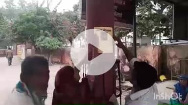 हाथरस: मोहल्ला खंदारी गड़ी से 5 दिन से लापता व्यक्ति के परिजनों ने जिला अस्पताल से लेकर बस स्टैंड पर लगाए लापता के पोस्टर