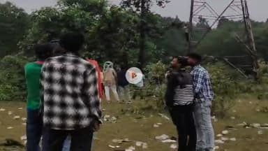 पीरटांड: पीरटांड़ में जतरा कार्यक्रम के दौरान युवक हाई टेंशन पोल पर चढ़ा, घंटों बाद उतारा गया