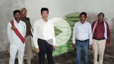 सिराथू: मोहब्बतपुर पइंसा सोसाइटी में खाद बिक्री के दौरान हुए हंगामे पर तहसीलदार ने किसानों को जाकर बटवाई खाद