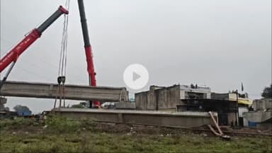 राऊ: इंदौर के पास पीथमपुर-सागोर में बड़ा हादसा, निर्माणाधीन रेलवे पुल से गिरी क्रेन, दो की मौत